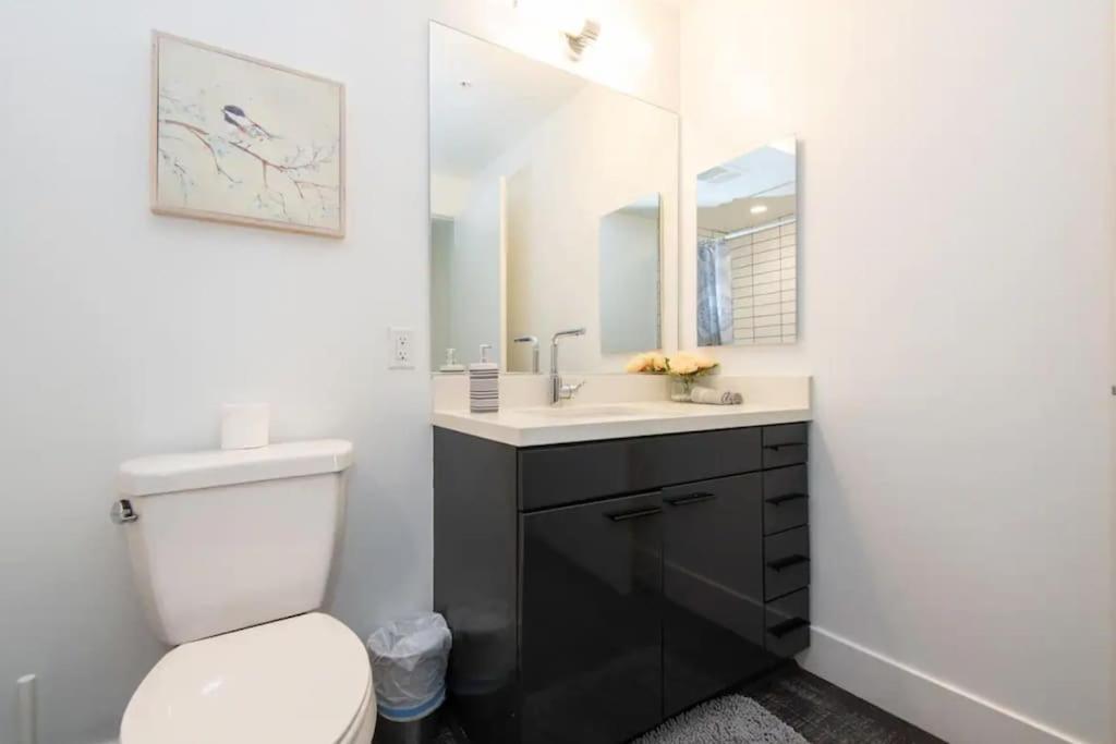 Apartment Sleeps 9 Three Bedroom Heart Of Downtown Angeles